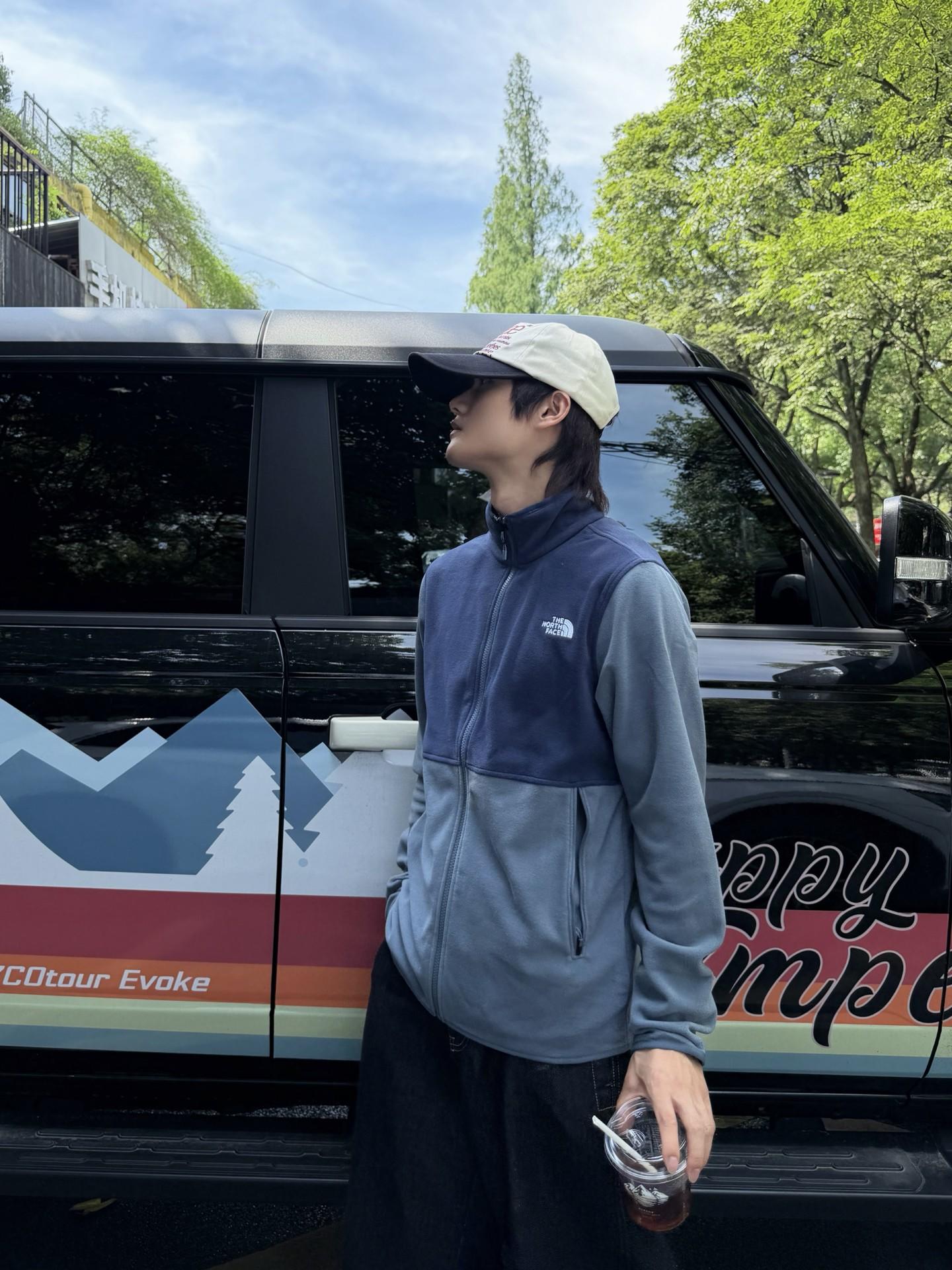 低饱和蓝调穿搭思路,不挑肤色超显干净